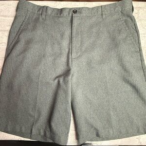 Izod Men’s Golf Shorts Grey Gray Checked EUC 38 😍